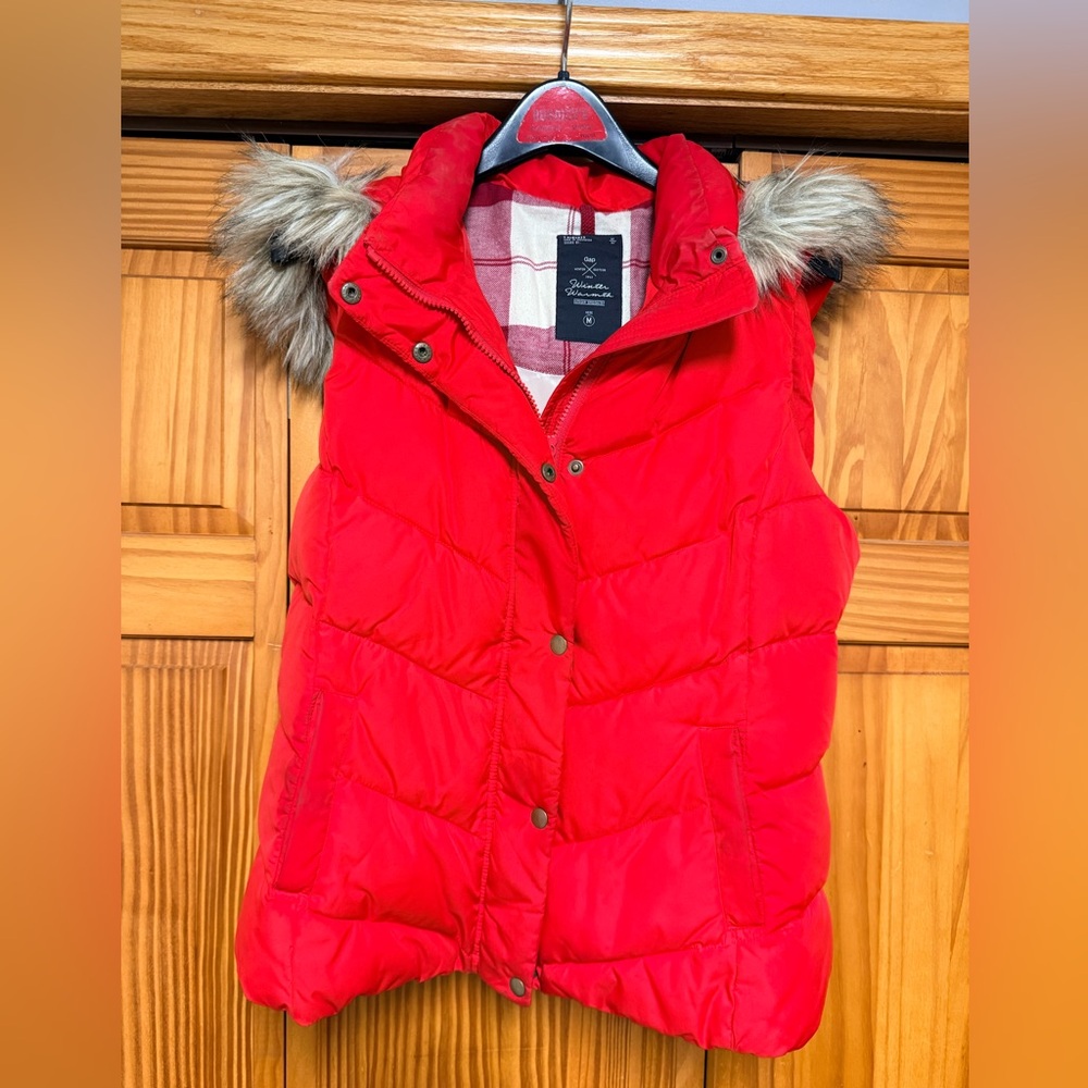 GAP Red Winter Edition Vest